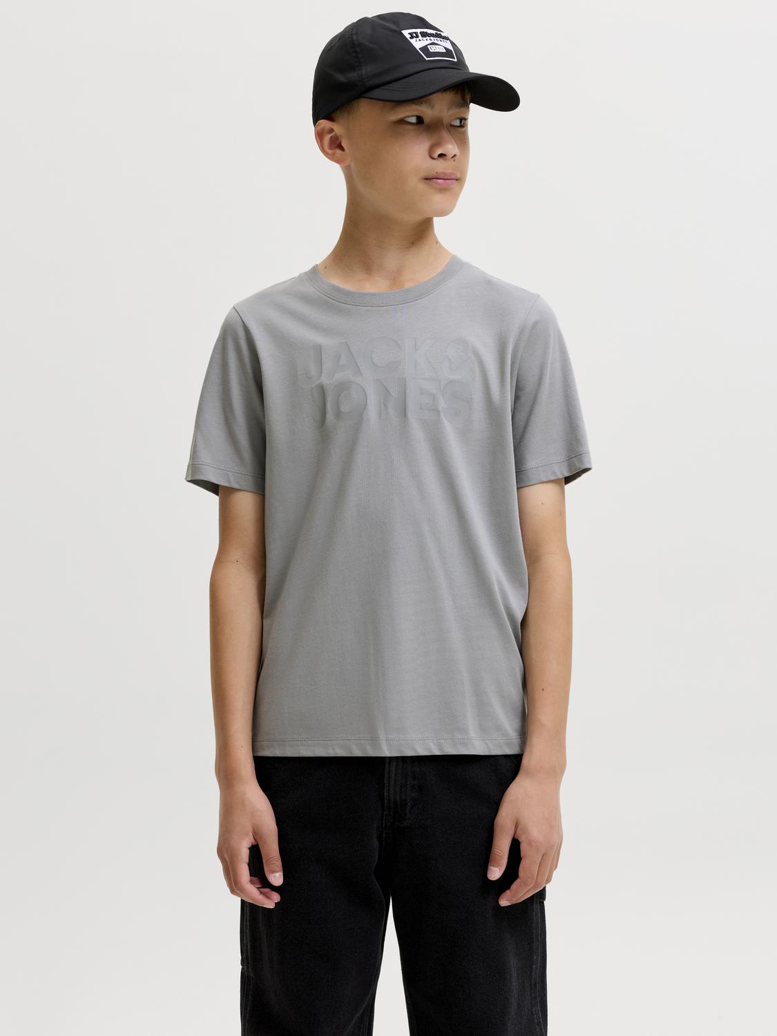 model_shot-front